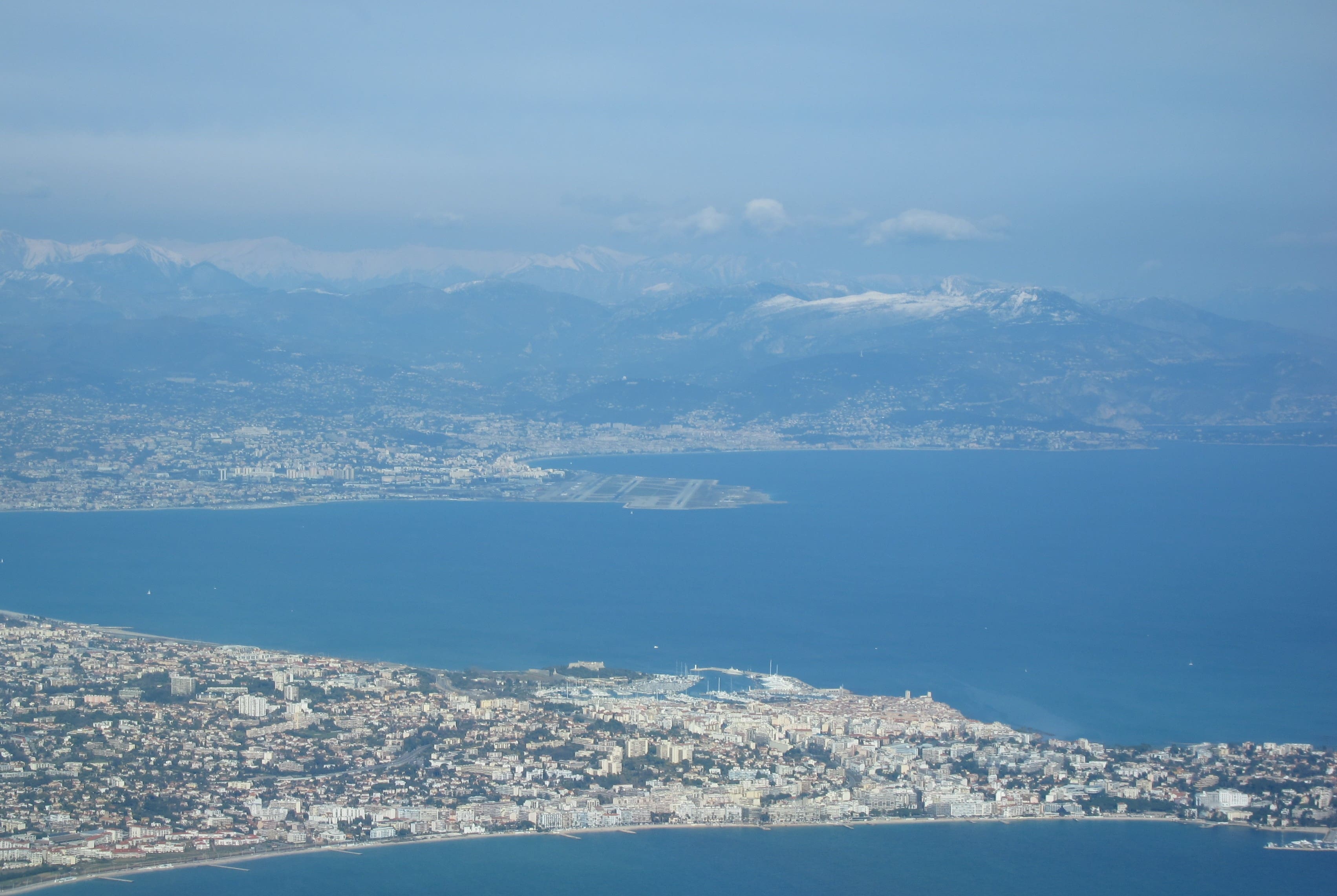 Régime réel ou micro-BIC LMNP 2026 Côte d'Azur — Régime réel ou micro-BIC LMNP 2026 : 12 réponses