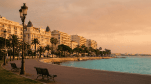 Promenade des Anglais à Nice au coucher du soleil, Côte d'Azur